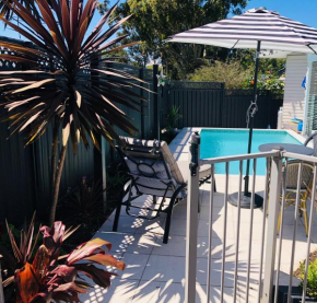 Lake Retreat & Pool Carey Bay